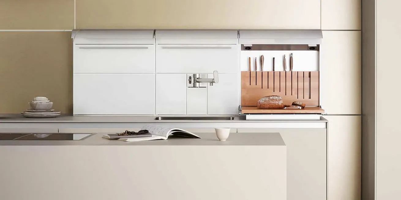 imgi_5_bulthaup-produkte_b-3_kueche-paneelwand-funktionswand_beige-weiss