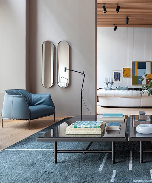 Showroom Budapesten – klasszicista tér kortárs formavilággal
